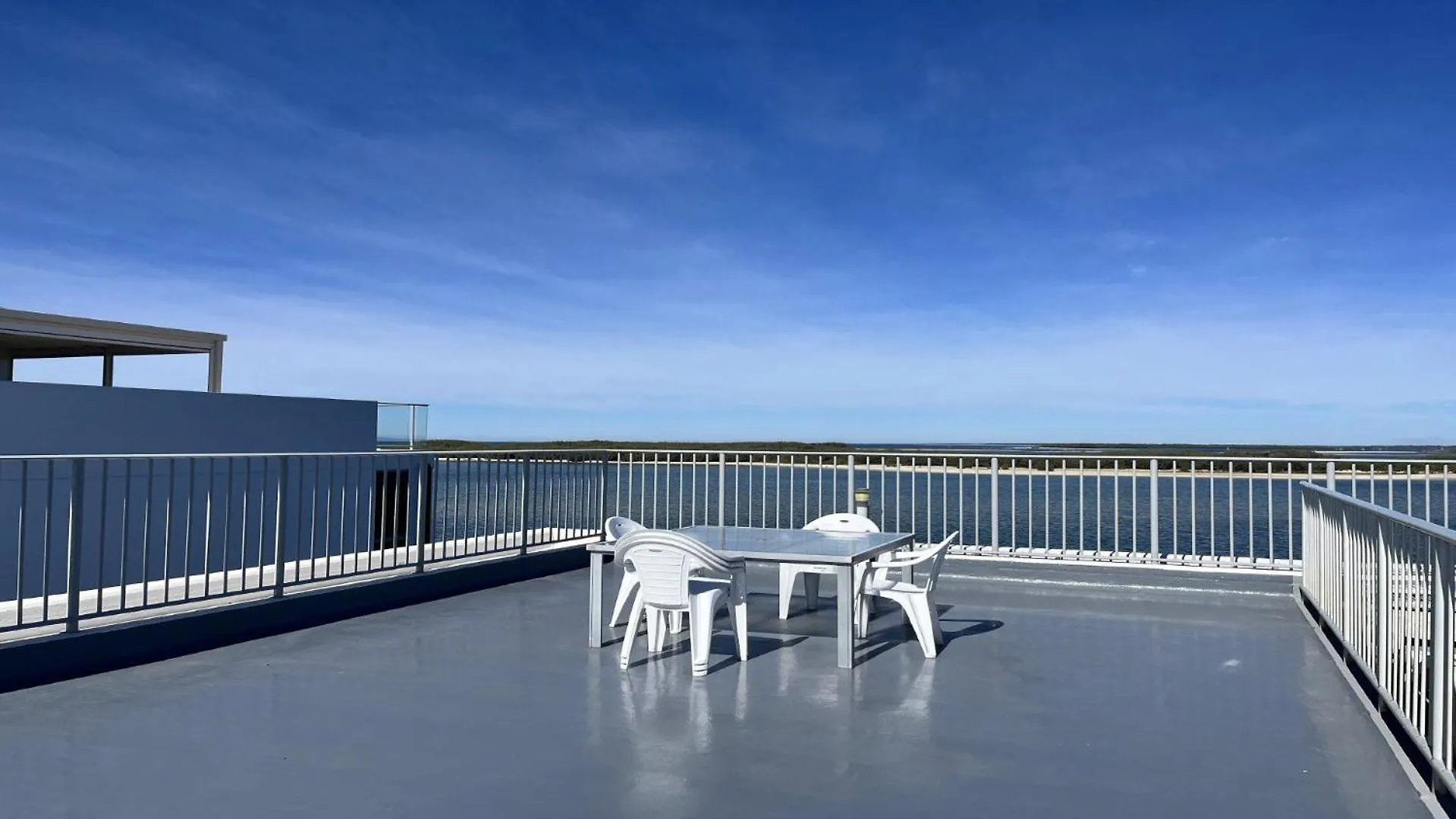 Lägenhet Absolute Waterfront With Rooftop! Caloundra