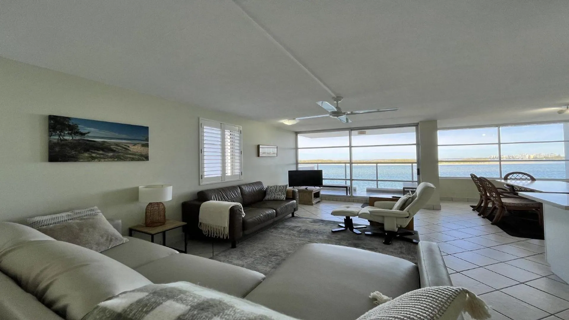 Lägenhet Absolute Waterfront With Rooftop! Caloundra